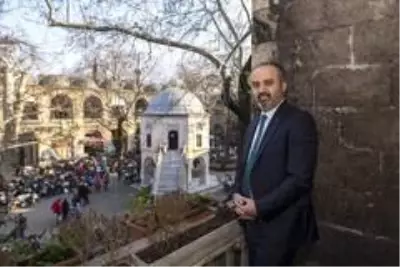 Tarihi Ulu Cami ve çarşıların çevresindeki eski yapılar yıkılıyor Tarihi Ulu Cami ve çarşıların çevresindeki eski yapılar yıkılıyor