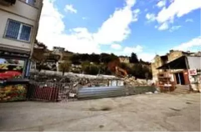 Tarihi Ulu Cami ve çarşıların çevresindeki eski yapılar yıkılıyor Tarihi Ulu Cami ve çarşıların çevresindeki eski yapılar yıkılıyor
