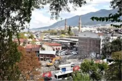 Tarihi Ulu Cami ve çarşıların çevresindeki eski yapılar yıkılıyor Tarihi Ulu Cami ve çarşıların çevresindeki eski yapılar yıkılıyor