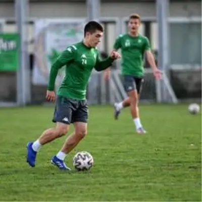 Bursaspor'un genç oyuncusu Vefa Temel'in sol ön çapraz bağları koptu Bursaspor'un genç oyuncusu Vefa Temel'in sol ön çapraz bağları koptu