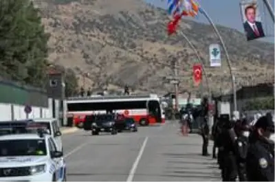 - Cumhurbaşkanı Erdoğan Şırnak'ta çocuklara hediye dağıttı - Cumhurbaşkanı Erdoğan Şırnak'ta çocuklara hediye dağıttı