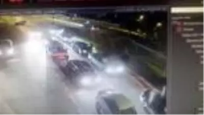 Son dakika... Devrilen otomobilin sürücüsü başka bir araçta yakalandı Son dakika... Devrilen otomobilin sürücüsü başka bir araçta yakalandı