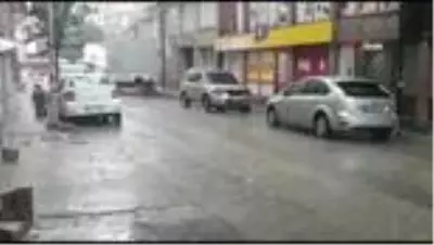 Eskişehir'de aniden başlayan yağmur ve dolu hayatı felç etti Eskişehir'de aniden başlayan yağmur ve dolu hayatı felç etti