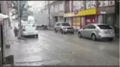 Eskişehir'de aniden başlayan yağmur ve dolu hayatı felç etti Eskişehir'de aniden başlayan yağmur ve dolu hayatı felç etti
