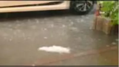 Eskişehir'de aniden başlayan yağmur ve dolu hayatı felç etti Eskişehir'de aniden başlayan yağmur ve dolu hayatı felç etti