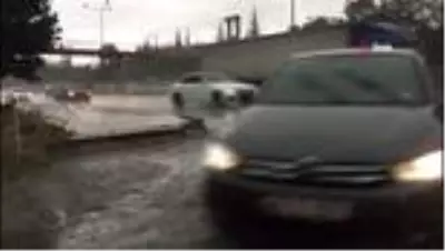 Eskişehir'de aniden başlayan yağmur ve dolu hayatı felç etti Eskişehir'de aniden başlayan yağmur ve dolu hayatı felç etti
