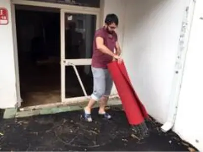 Eskişehir'de aniden başlayan yağmur ve dolu hayatı felç etti Eskişehir'de aniden başlayan yağmur ve dolu hayatı felç etti