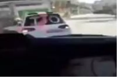Gaziosmanpaşa'da kamyonet gelin arabasına böyle çarptı Gaziosmanpaşa'da kamyonet gelin arabasına böyle çarptı