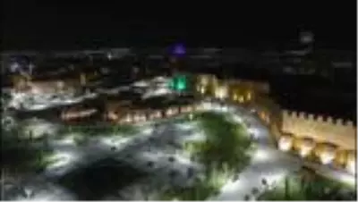 Gece ışıklandırılan tarihi Erzurum Kalesi ve çevresi yeni görüntüsüyle göz kamaştırıyor Gece ışıklandırılan tarihi Erzurum Kalesi ve çevresi yeni görüntüsüyle göz kamaştırıyor