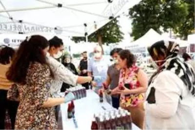 Gıda Gününde Adana Şalgamı ve simit ikram edildi Gıda Gününde Adana Şalgamı ve simit ikram edildi
