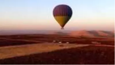 Göbeklitepe'de sıcak hava balonuyla resmi uçuşlar başladı Göbeklitepe'de sıcak hava balonuyla resmi uçuşlar başladı