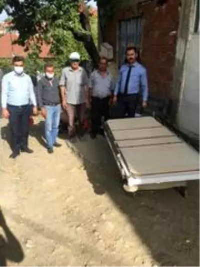 Gördes'te ihtiyaç sahiplerine hasta yatakları teslim edildi Gördes'te ihtiyaç sahiplerine hasta yatakları teslim edildi