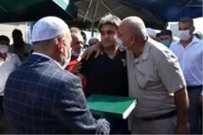 Husumetli iki aile Kur'an'a el basıp yemin ederek barıştı Husumetli iki aile Kur'an'a el basıp yemin ederek barıştı