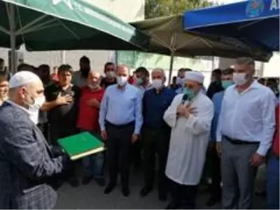 Husumetli iki aile Kur'an'a el basıp yemin ederek barıştı Husumetli iki aile Kur'an'a el basıp yemin ederek barıştı