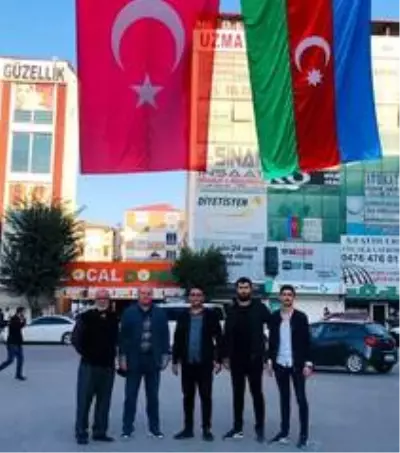 Iğdır Kent Meydanına dev Türk ve Azerbaycan bayrakları asıldı Iğdır Kent Meydanına dev Türk ve Azerbaycan bayrakları asıldı