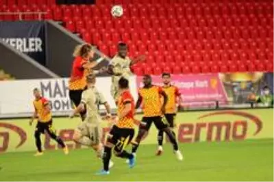 İlk yarıda 3 gol var İlk yarıda 3 gol var