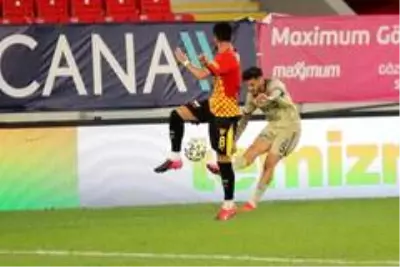 İlk yarıda 3 gol var İlk yarıda 3 gol var