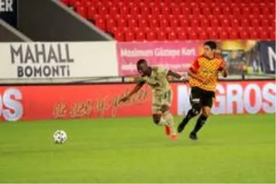 İlk yarıda 3 gol var İlk yarıda 3 gol var