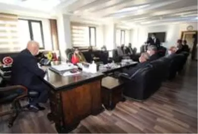 İstanbul Milletvekili Erdem'den Başkan Pekmezci'ye ziyaret İstanbul Milletvekili Erdem'den Başkan Pekmezci'ye ziyaret