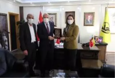 İstanbul Milletvekili Erdem'den Başkan Pekmezci'ye ziyaret İstanbul Milletvekili Erdem'den Başkan Pekmezci'ye ziyaret