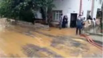 İstanbul'un bazı ilçelerinde yağış etkili oluyor (2) İstanbul'un bazı ilçelerinde yağış etkili oluyor (2)