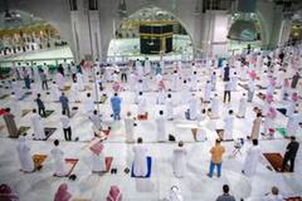 Kabe'de 7 ay sonra ilk kez cemaatle namaz kılındı