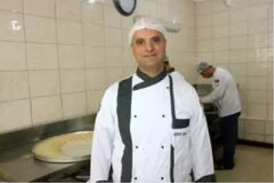 Kadayıfçı Sıtkı Usta yarım asırlık hizmet yolculuğunu sürdürüyor Kadayıfçı Sıtkı Usta yarım asırlık hizmet yolculuğunu sürdürüyor