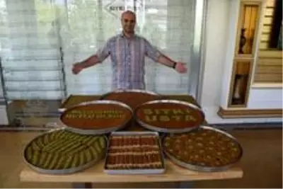 Kadayıfçı Sıtkı Usta yarım asırlık hizmet yolculuğunu sürdürüyor Kadayıfçı Sıtkı Usta yarım asırlık hizmet yolculuğunu sürdürüyor