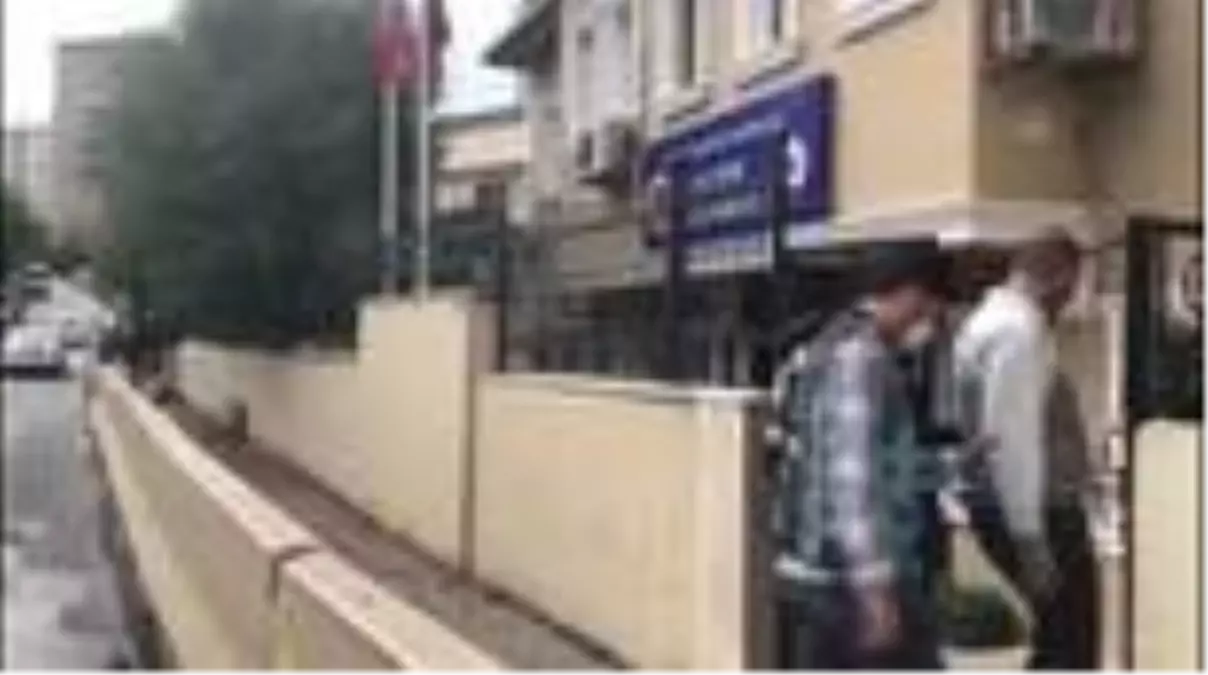 Kapısı açık halde seyreden araç sürücüsü yakalandı