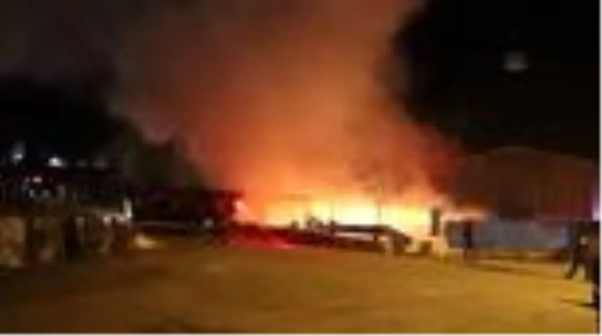 Karabük'te geri dönüşüm deposunda çıkan yangın kontrol altına alındı