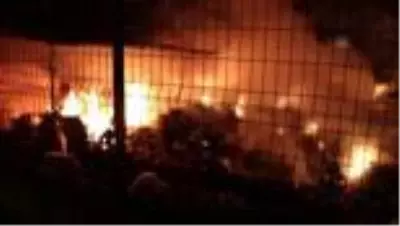 Karabük'te geri dönüşüm deposunda çıkan yangın kontrol altına alındı Karabük'te geri dönüşüm deposunda çıkan yangın kontrol altına alındı