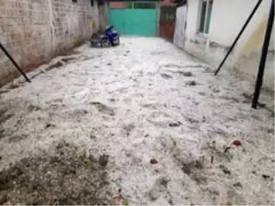 Kırkağaç'ta dolu yağışı hayatı felç etti Kırkağaç'ta dolu yağışı hayatı felç etti