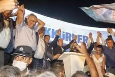 Son dakika... KKTC'nin yeni Cumhurbaşkanı Ersin Tatar'dan zafer konuşması Son dakika... KKTC'nin yeni Cumhurbaşkanı Ersin Tatar'dan zafer konuşması