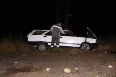 Kontrolden çıkan otomobil takla atarak tarlaya uçtu: 3 yaralı Kontrolden çıkan otomobil takla atarak tarlaya uçtu: 3 yaralı