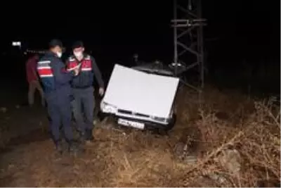 Kontrolden çıkan otomobil takla atarak tarlaya uçtu: 3 yaralı Kontrolden çıkan otomobil takla atarak tarlaya uçtu: 3 yaralı