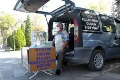 Konya'nın 'çorbacı dayısı' 3 yıldır hayır dağıtıyor Konya'nın 'çorbacı dayısı' 3 yıldır hayır dağıtıyor