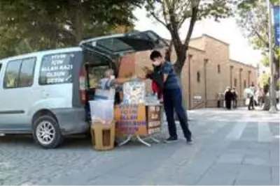Konya'nın 'çorbacı dayısı' 3 yıldır hayır dağıtıyor Konya'nın 'çorbacı dayısı' 3 yıldır hayır dağıtıyor