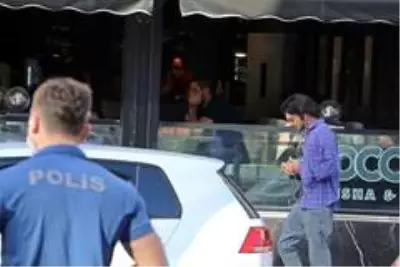 Salgını görmezden gelenler polisi görünce maskeyi taktı Salgını görmezden gelenler polisi görünce maskeyi taktı