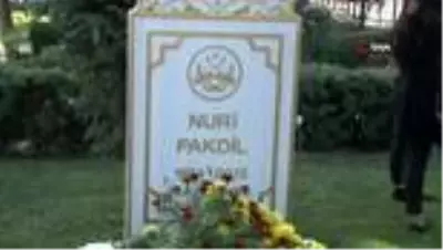 Kudüs Şairi Nuri Pakdil mezarı başında anıldı Kudüs Şairi Nuri Pakdil mezarı başında anıldı
