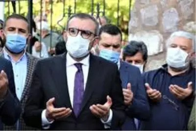 Kudüs Şairi Nuri Pakdil mezarı başında anıldı Kudüs Şairi Nuri Pakdil mezarı başında anıldı