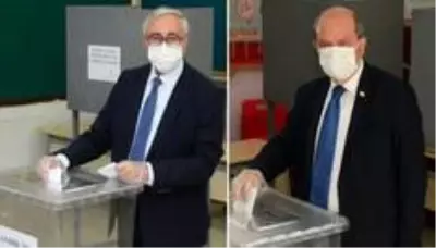 Kuzey Kıbrıs cumhurbaşkanlığı seçiminin ikinci turu için sandık başında Kuzey Kıbrıs cumhurbaşkanlığı seçiminin ikinci turu için sandık başında