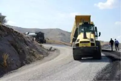Büyükşehir Belediyesinden yol bakım ve asfalt çalışması Büyükşehir Belediyesinden yol bakım ve asfalt çalışması