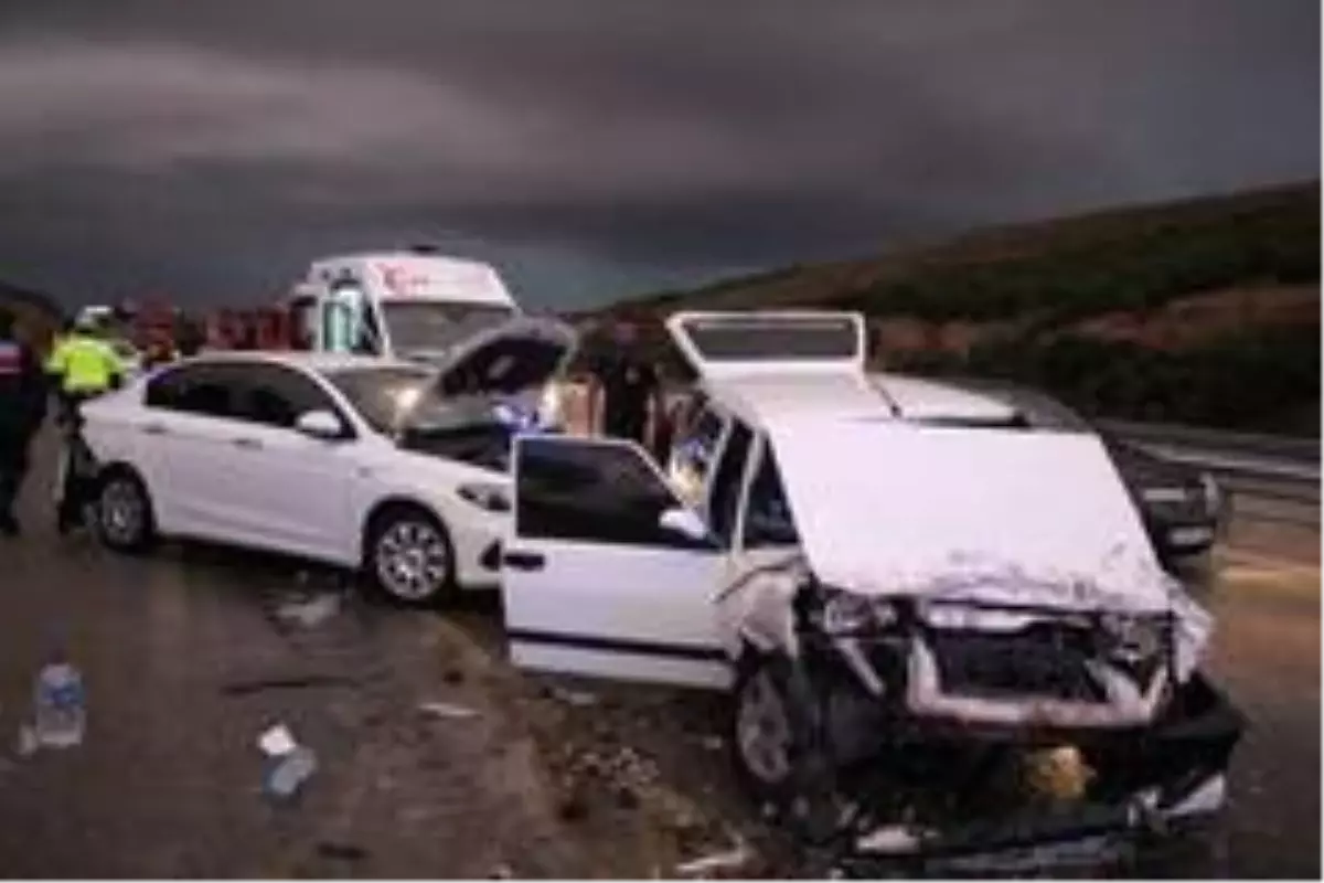 Manisa'da zincirleme trafik kazası: 4 yaralı