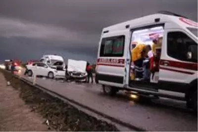 Manisa'da zincirleme trafik kazası: 4 yaralı Manisa'da zincirleme trafik kazası: 4 yaralı