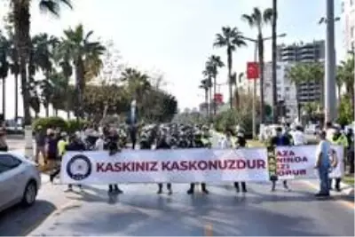 Mersin'de polis motosiklet tutkunlarıyla şehir turu attı Mersin'de polis motosiklet tutkunlarıyla şehir turu attı