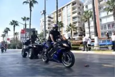 Mersin'de polis motosiklet tutkunlarıyla şehir turu attı Mersin'de polis motosiklet tutkunlarıyla şehir turu attı