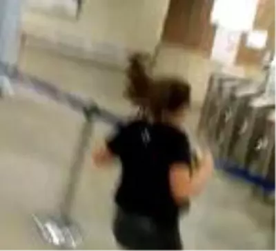 Metroda baba kıza şiddet iddiası! O anlar kamerada