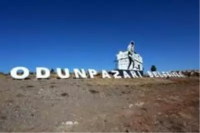 Odunpazarı'ndan cadde kesişimine Atatürk silueti Odunpazarı'ndan cadde kesişimine Atatürk silueti