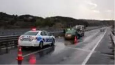Son dakika haberi! Otomobilin bariyerlere çarpması sonucu 5 kişi yaralandı Son dakika haberi! Otomobilin bariyerlere çarpması sonucu 5 kişi yaralandı