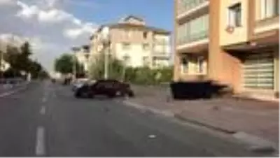 Otomobilin çarptığı baba oğul hayatını kaybetti, anne yaralandı Otomobilin çarptığı baba oğul hayatını kaybetti, anne yaralandı